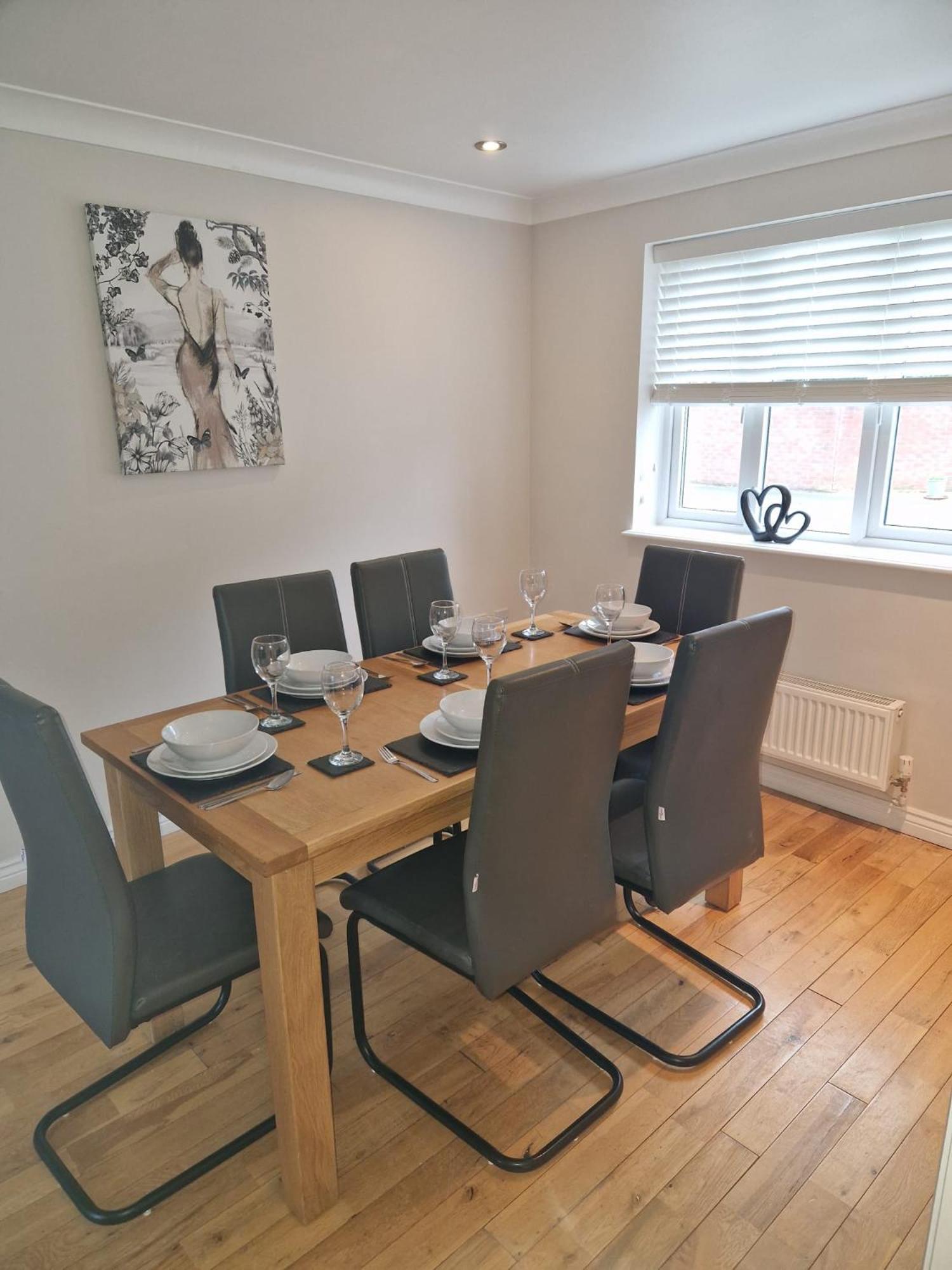 Hereford - Finch House - Modern 4 Bedroom House Located In South Hereford, Dog Friendly With Nearby Countryside, Pool Table, Sleeps Up To 10 Guests - Hosted By Rentmyhouse Exterior photo