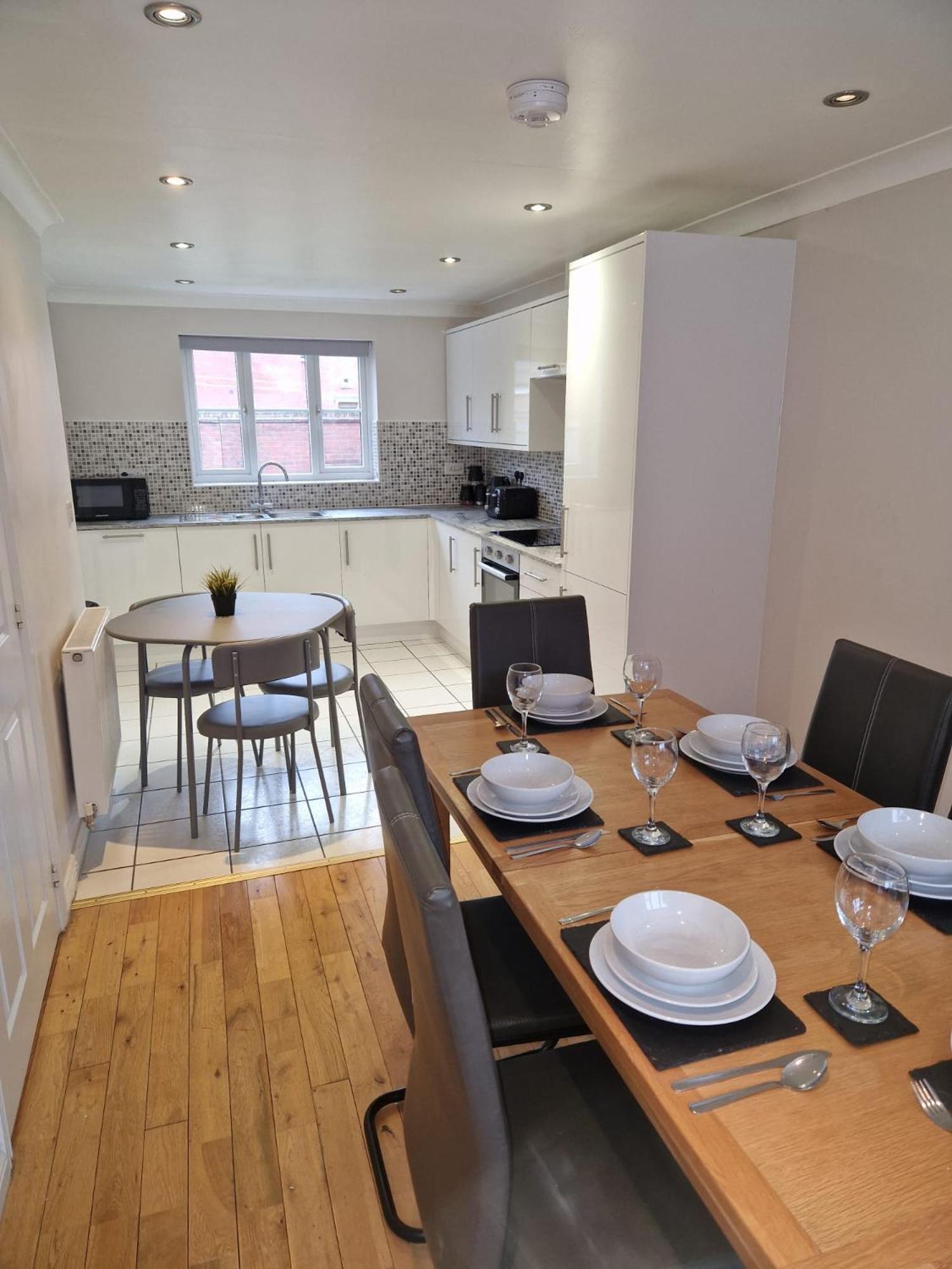 Hereford - Finch House - Modern 4 Bedroom House Located In South Hereford, Dog Friendly With Nearby Countryside, Pool Table, Sleeps Up To 10 Guests - Hosted By Rentmyhouse Exterior photo