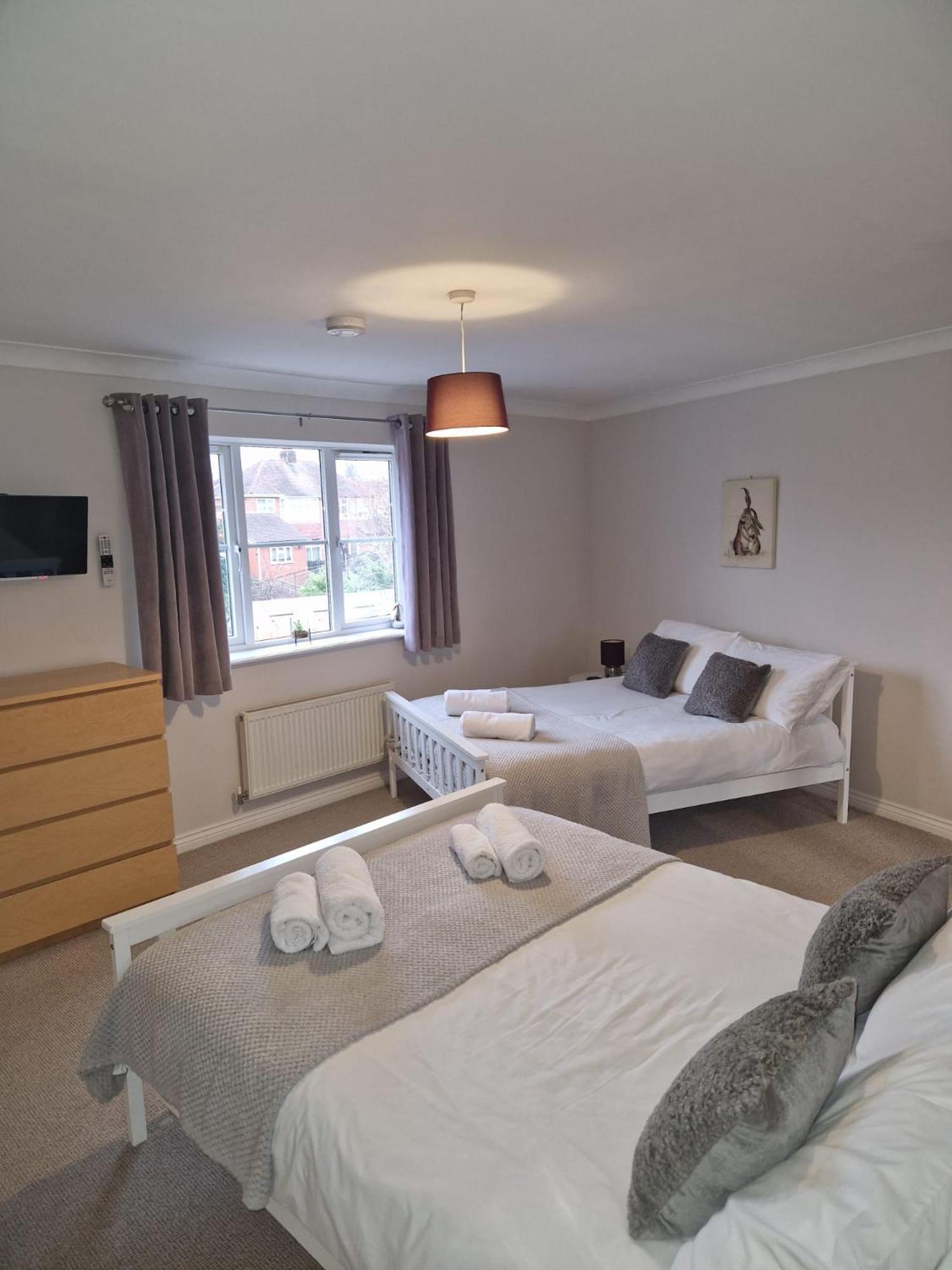 Hereford - Finch House - Modern 4 Bedroom House Located In South Hereford, Dog Friendly With Nearby Countryside, Pool Table, Sleeps Up To 10 Guests - Hosted By Rentmyhouse Exterior photo