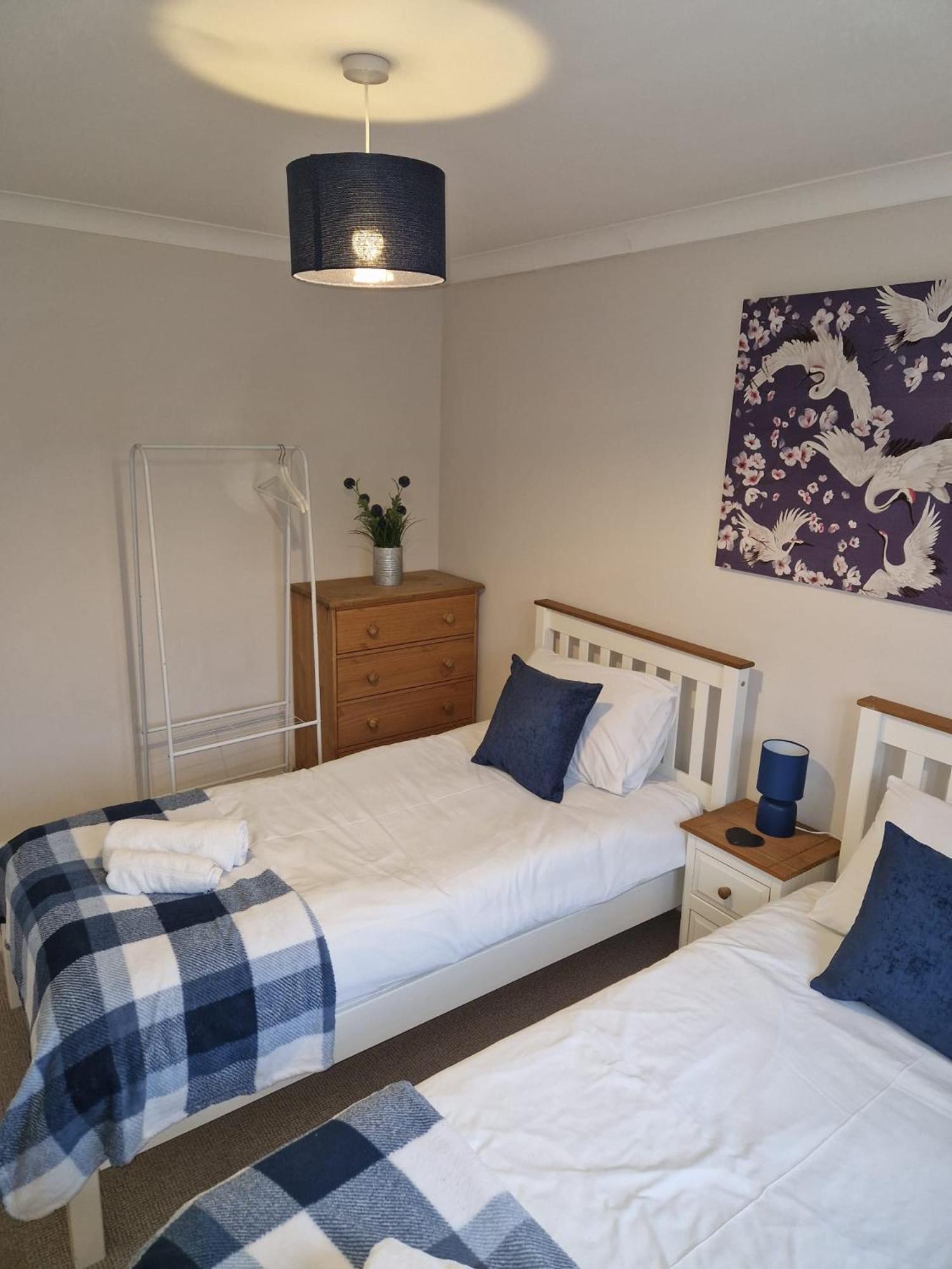 Hereford - Finch House - Modern 4 Bedroom House Located In South Hereford, Dog Friendly With Nearby Countryside, Pool Table, Sleeps Up To 10 Guests - Hosted By Rentmyhouse Exterior photo