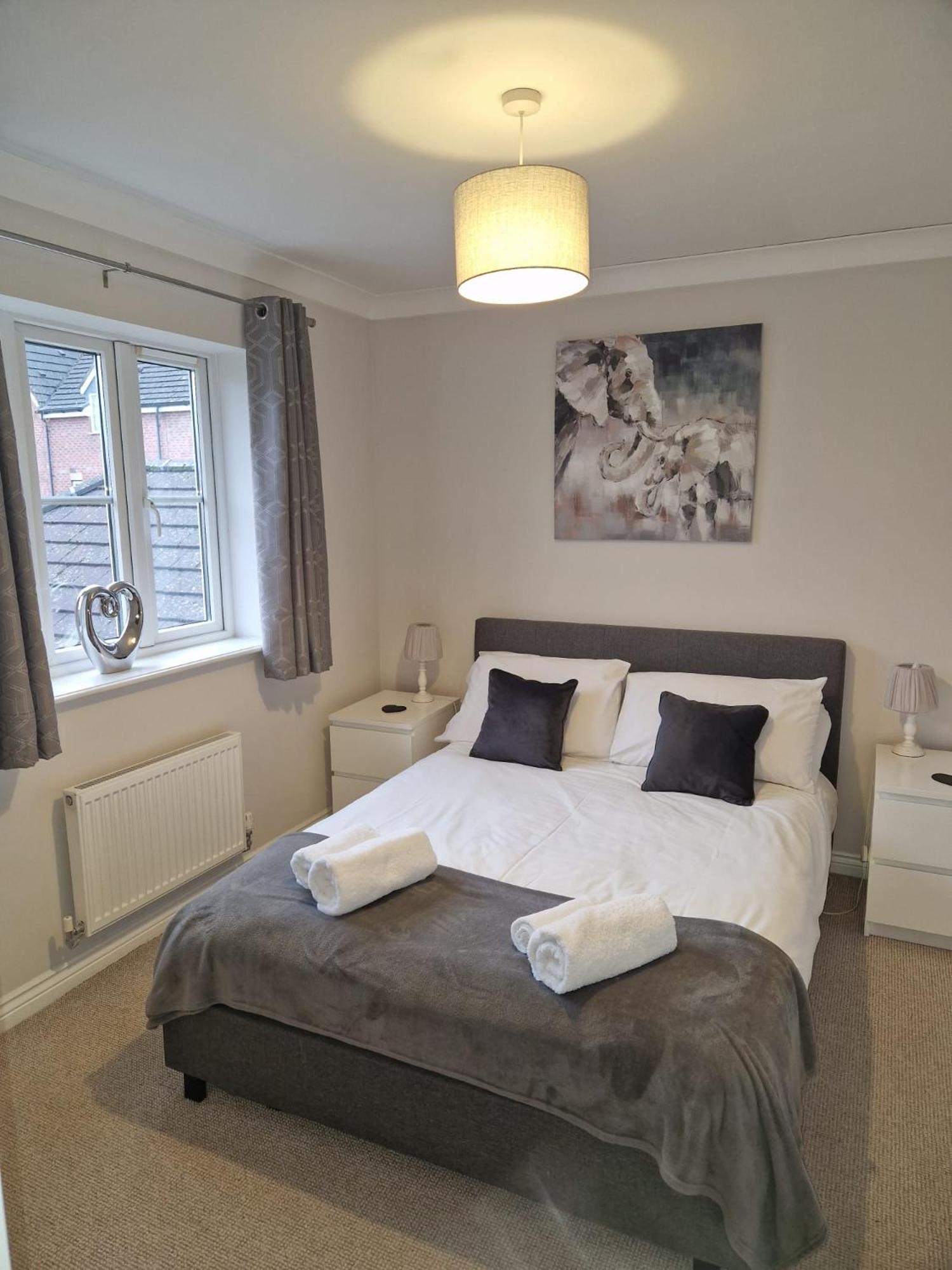 Hereford - Finch House - Modern 4 Bedroom House Located In South Hereford, Dog Friendly With Nearby Countryside, Pool Table, Sleeps Up To 10 Guests - Hosted By Rentmyhouse Exterior photo